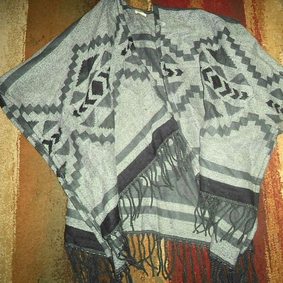 HOLLISTER SHRUG KNIT CARDIGAN FRINGE SHORT SLEEVE TOP AZTEC WOMENS SIZE XS/S - Picture 4 of 5